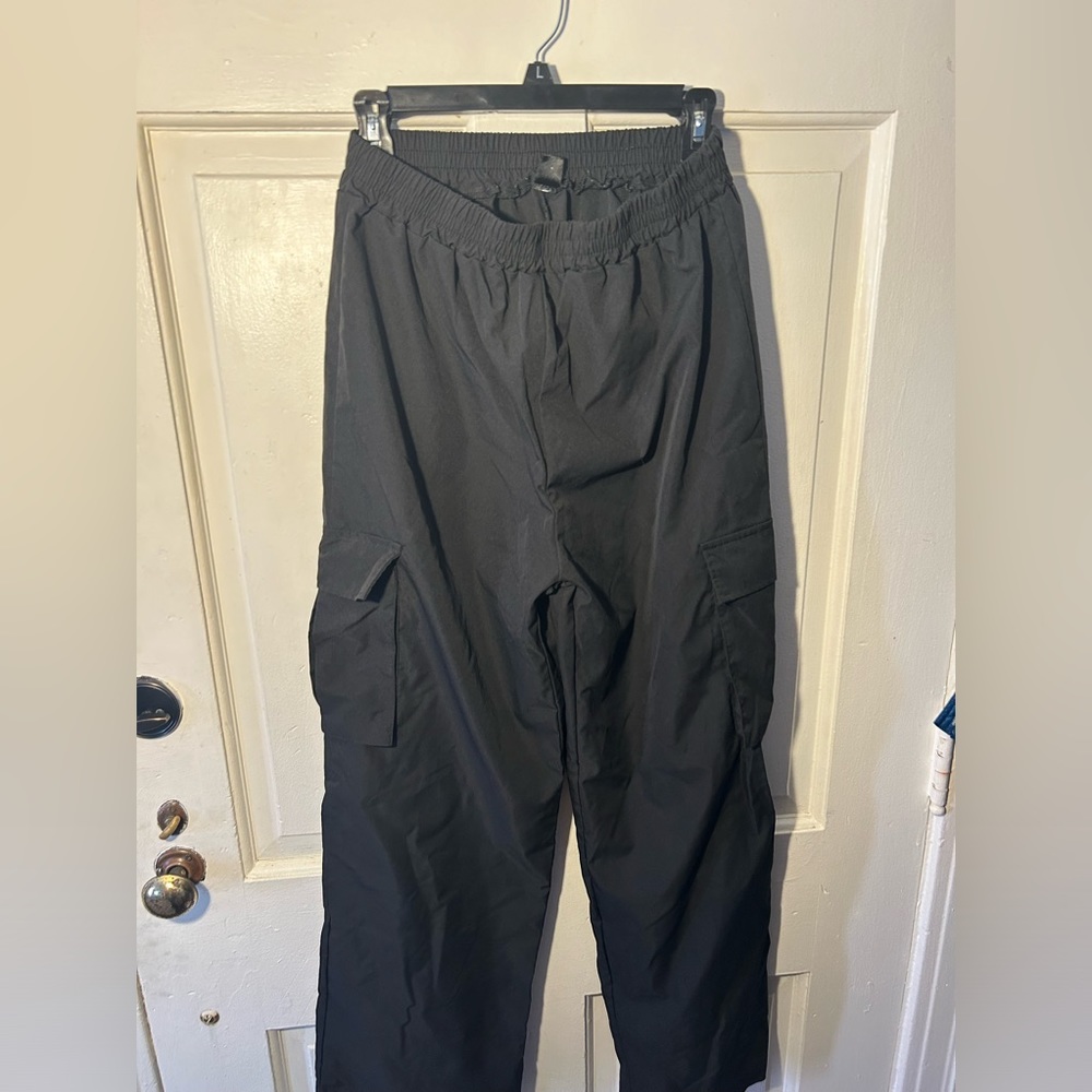 Black pocket stretch pants